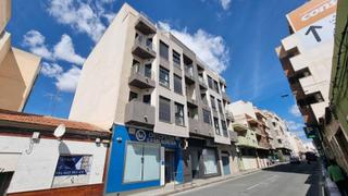 Apartamento en Centro - Muelle Pesquero. Elegante piso en cetro de torrevieja  plaza de parking incluido