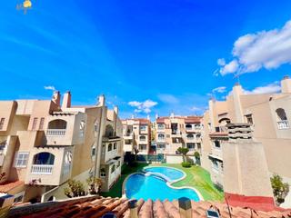 Maison jumelée à Avenida Habaneras - Curva de Palangre. Soleado pareado triplex de 3 habitaciones con vistas a la piscin
