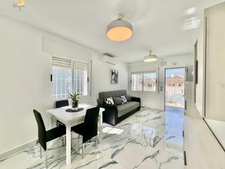 Maison jumelée à Zona Carrefour - Urbanizaciones. Pareado reformado con amplia terraza y solárium privado