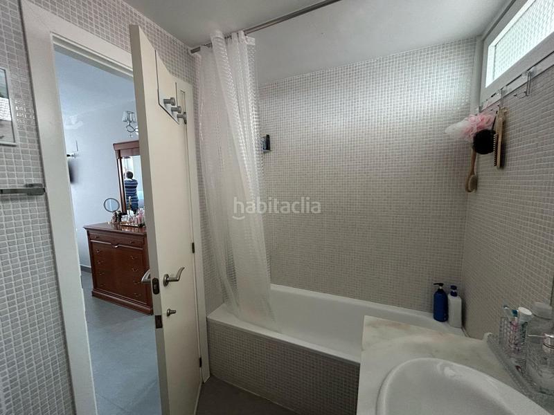 Foto a19df1e0-84db-4ec4-9a0b-799df804e626. Dachwohnung mit parking pool in Playa Poniente Benidorm
