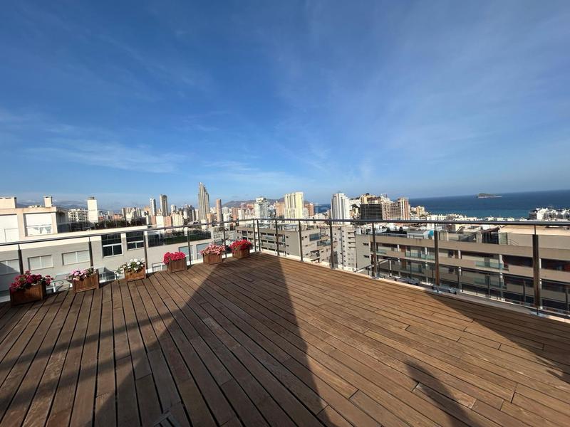 Foto e83a6c37-7200-413b-9fda-ba4a9f5ce8d5. Dachwohnung mit parking pool in Playa Poniente Benidorm
