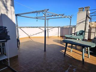 Flat in Calle ríu algar 26. Precioso ático con terraza enorme