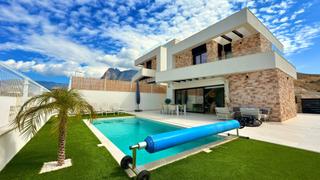 Location Chalet  Calle calle de oliva. Se alquila villa corta temporada finestrat 2 dormitorios