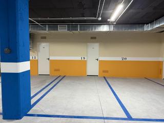 Aparcament cotxe a Las Piscinas Naturales. Se vende plaza de garaje y trastero en el centro