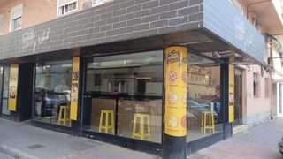 Lloguer Local Comercial a Enrique monsonis domingo 5. Mágnifico local esquina en el bulevar del pla con salida de humo