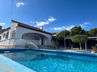 Maison jumelée à Los Balcones-Los Altos. Villa pareada con 412 m2 de parcela y 192 m2 de casa. piscina pr