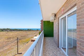 Apartamento en Punta Prima. Reformado apartamento con vistas al mar! 2 dorm. 2 baños. piscin