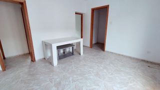 Rent Flat in Calle geografo rey pastor 10. Se alquila piso de 3 habitaciones para larga temporada en virgen