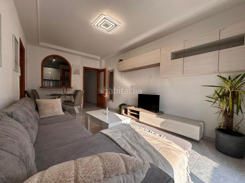 Foto 24610b2b-227d-4a4a-b112-d7ef12498b1c. Apartamento edificio galeon ! reformado y soleado apartamento con cercanías a la playa del cura ! en Torrevieja