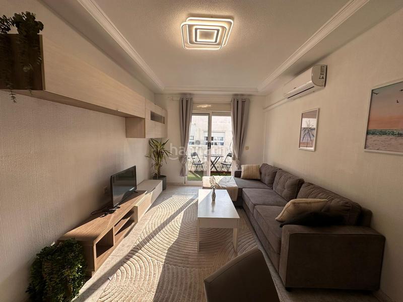Foto 2bcea7a2-fb6b-4443-a14e-45d52c02fadc. Apartamento edificio galeon ! reformado y soleado apartamento con cercanías a la playa del cura ! en Torrevieja