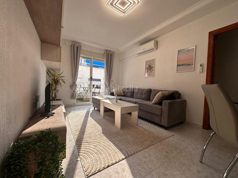Foto 3fe77d8c-7939-4851-8e8a-cac612cae00d. Apartamento edificio galeon ! reformado y soleado apartamento con cercanías a la playa del cura ! en Torrevieja