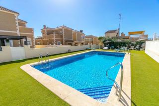 Chalet en San Miguel de Salinas. Chale de 3 habitaciones con solárium privado y piscina comunitar