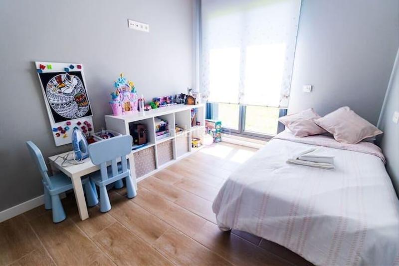 Foto a08de7c1-c389-4e93-b7f8-072693bfaf96. Chalet oportunidad única en gijó chalet de lujo con licencia turística activa y vistas panorámicas en Gijón