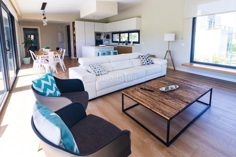 Foto d15e4a60-f08b-4e68-ac82-f9c818a07ac1. Chalet oportunidad única en gijó chalet de lujo con licencia turística activa y vistas panorámicas en Gijón