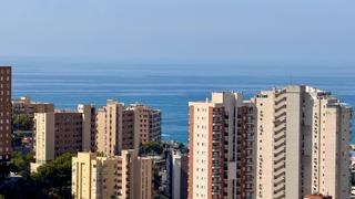 Etagenwohnung in Calle de langreo 4. Piso en planta 18 con espectaculares vistas al mar, a tan solo 6