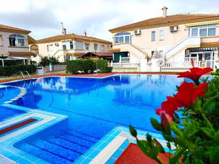 Casa en Aguas Nuevas. Exclusivo bungalow planta alta con 2 dormitorios, 1 baño, con pi