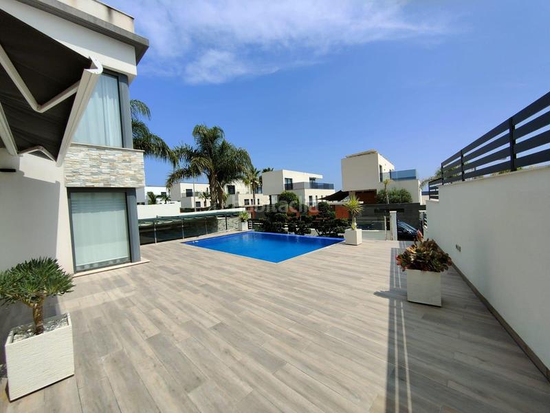 Foto 29ef3c0b-de02-409b-aa8b-ae38b8f49da2. Chalet with heating parking pool in balcón de Finestrat-terra marina Finestrat