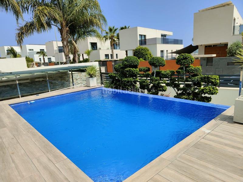 Foto bb5611cc-ec0d-4215-9bd3-3b56ea4e8d43. Chalet with heating parking pool in balcón de Finestrat-terra marina Finestrat