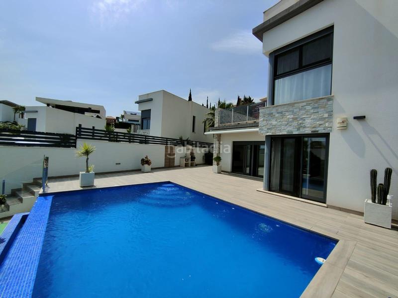 Foto c3592613-61a0-44bc-ab0f-ba4593b2174d. Chalet with heating parking pool in balcón de Finestrat-terra marina Finestrat
