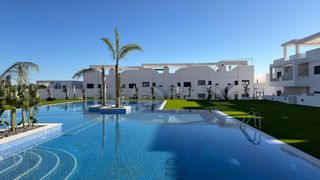Apartamento en Calle veneçuela de 8. Nuevo bungalow en finestrat