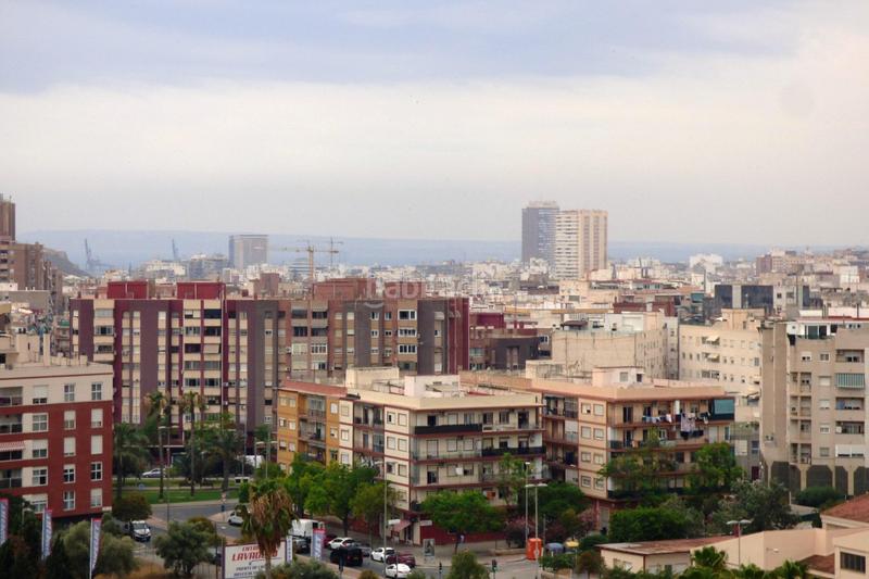 Foto 46608bdd-d97c-4a6f-a729-1e6c62438ff7. Attique avec parking piscine dans Garbinet - Parque de las Avenidas Alicante