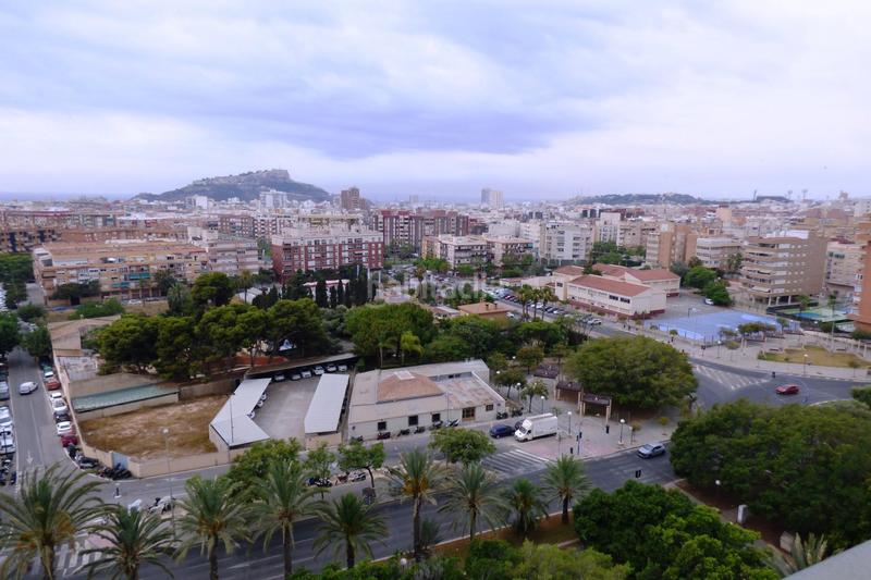 Foto ef95bc7b-b3cf-4354-b244-cd26234e8480. Attique avec parking piscine dans Garbinet - Parque de las Avenidas Alicante