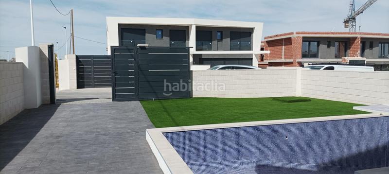 Foto b55a1332-1f6c-4dcf-bdfc-ca1486d94a8a. Casa pareada obra nueva en gran alacan! villas pareadas modelo linda. 3 dorm. 3 baños. con parking y piscina. en Santa Pola