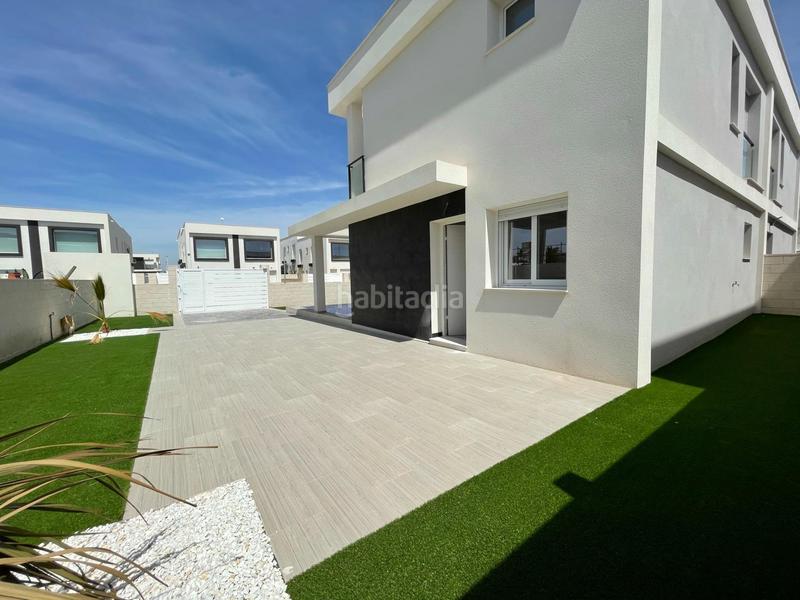 Foto ec9b326d-2ab1-42b1-b762-0c4b55979818. Casa pareada obra nueva en gran alacan! villas pareadas modelo linda. 3 dorm. 3 baños. con parking y piscina. en Santa Pola