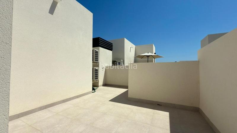 Foto 859802bb-7de8-4c02-acf7-013f27a048a2. Alquiler casa dúplex con aparcamiento, piscina comunitaria, terraza con vistas maravillosas y a 5 minutos del mar. en Santa Pola