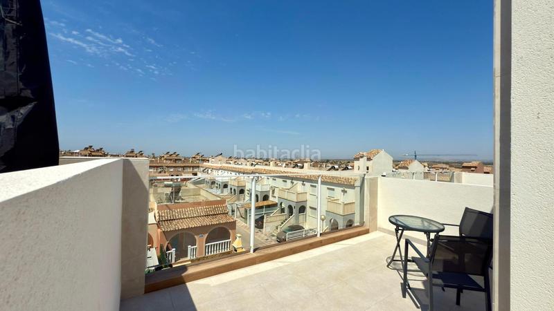 Foto c2fe607d-f4a8-4b31-a0fb-be9b4e202991. Alquiler casa dúplex con aparcamiento, piscina comunitaria, terraza con vistas maravillosas y a 5 minutos del mar. en Santa Pola