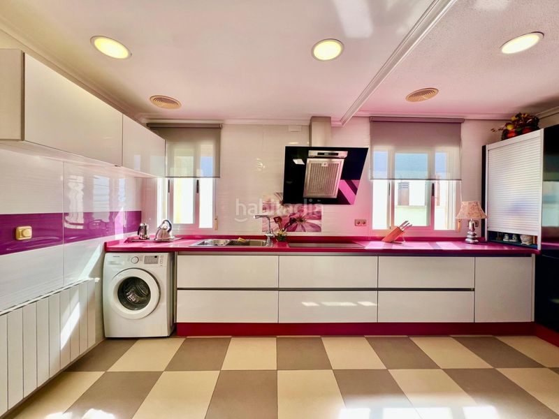 Foto ada0489e-73a9-4d75-98d5-36279e0ca987. Àtic amb aparcament a Gaspar Perelló Torrevieja