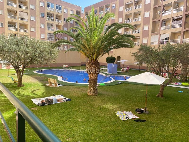 Foto 7ba1aea7-7e24-446c-9f6a-6bea5f79fc57. Ático amplio ático con piscina y garaje. en Parque de las Naciones Torrevieja