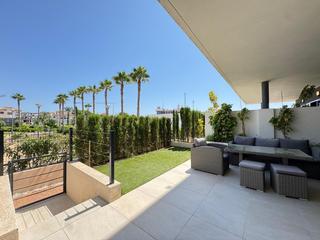 Apartamento en Playa Flamenca. Espectacular apartamento en planta baja con su propio jardin en