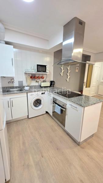 Foto 6e3a2a78-d12d-4180-9640-165e344d442c. Apartamento inversión perfecta playa, reformada, amueblada y con licencia turística en Gijón