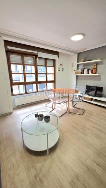 Foto c14633f6-1925-42dd-a7bc-1a4694534931. Apartamento inversión perfecta playa, reformada, amueblada y con licencia turística en Gijón
