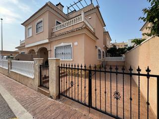 Maison jumelée à Villamartín-Las Filipinas. Reformado adosado en orihuela costa de 3 dorm. 2 baños. con parc