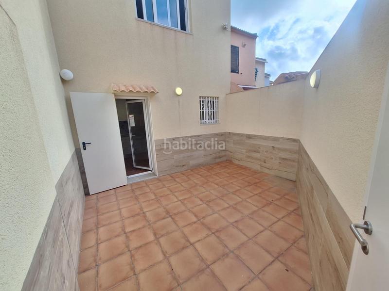 Foto c3851ace-fb37-422a-bec0-3343586250cf. Alquiler casa dúplex con terraza y solárium en Aguas Nuevas Torrevieja