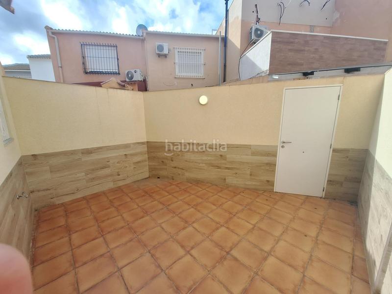 Foto ea73acd3-0d4c-43a8-a8e1-1ba242645e39. Alquiler casa dúplex con terraza y solárium en Aguas Nuevas Torrevieja