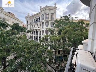 Apartament  Calle almirante cadarso. Se vende apartamento único en el centro de valencia