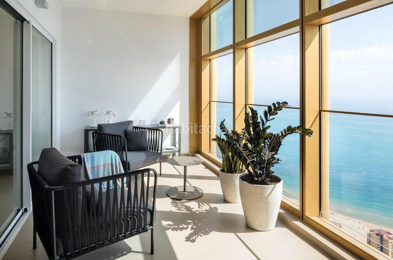 Foto 7f9a6ee0-a9f3-46f9-b4b2-34d5a6b60feb. Lloguer apartament amb aparcament piscina a Playa Poniente Benidorm