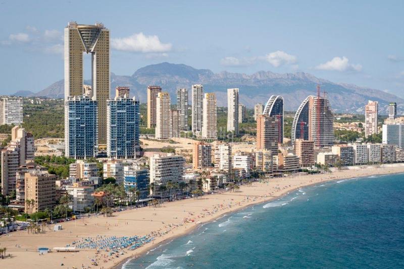 Foto 9830a8aa-1869-4cd8-a54d-8cf8217939a9. Lloguer apartament amb aparcament piscina a Playa Poniente Benidorm