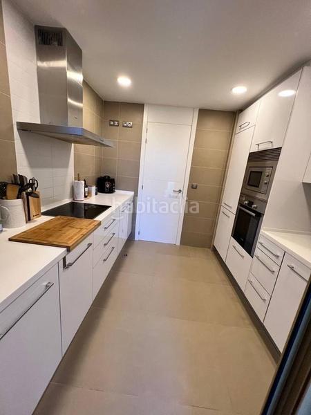 Foto e1253ac6-cf8b-4537-a3a9-44a0f5314b99. Lloguer apartament amb aparcament piscina a Playa Poniente Benidorm