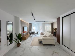Apartament a Centro - Muelle Pesquero. Apartamento totalmente reformado con superficie de 105 m2 y a 40