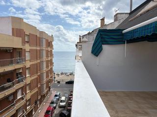 Attique à Zona Playa de los Locos. Encantador ático en la playa de los locos,  espectacular terraza
