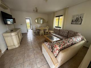 Chalet à Los Almendros. Enorme villa en orihuela costa tu nuevo hogar te espera!