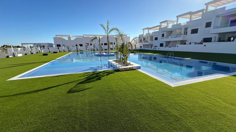Foto 49418c3d-9fd7-4f8c-b2ab-4bd5e9a20cb3. Àtic amb aparcament piscina a balcón de Finestrat-terra marina Finestrat