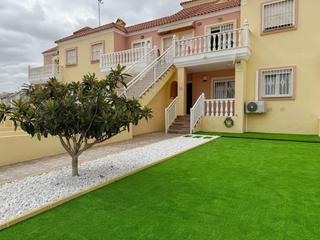 Maison à Villamartín-Las Filipinas. Reformado bungalow planta baja en orihuela costa con parcela 68