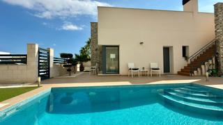 Chalet  Calle segovia. Magnífica villa independiente en finestrat con piscina privada