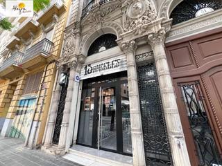 Location Local commercial  Calle guillem castro. Negocio establecido  traspaso en venta en el centro de valencia