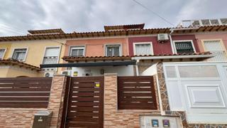 Casa adossada a Zona Carrefour - Urbanizaciones. Adosado de 2 plantas con solárium, vistas al lago y jardín priva